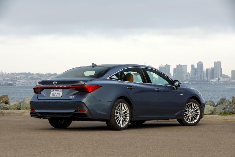  Toyota Avalon Hybrid Limited 2018 года  (фото 20 из 34)